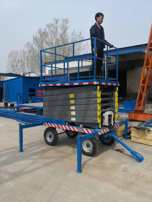 常用四轮移动式升降平台_副本