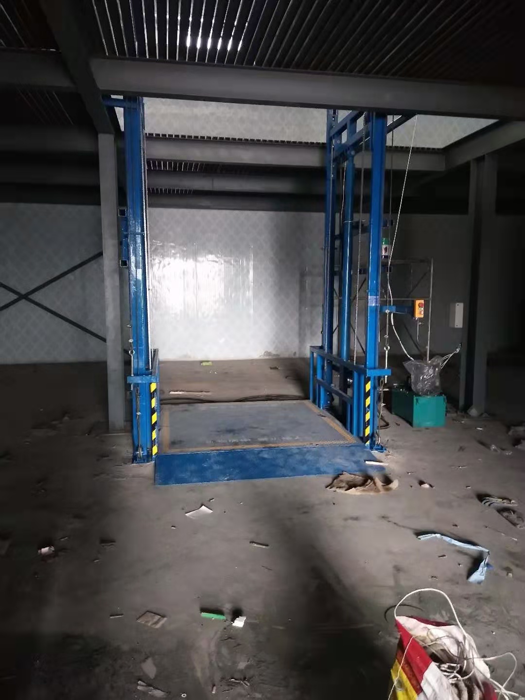 液压升降货梯3